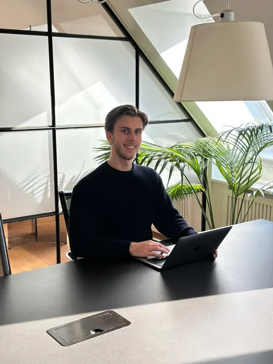 Webbureau eller selvstændig udvikler? Sådan vælger du rigtigt (2026)
