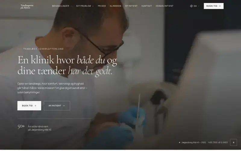 Hele forsiden af Tandlægerne på Alléen